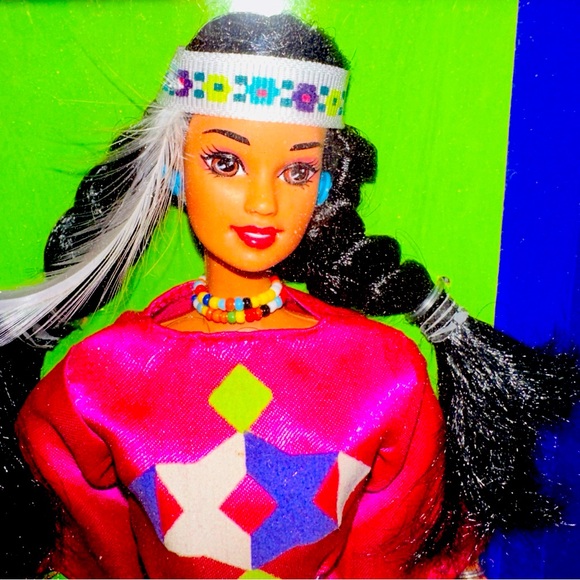 •Mattel NATIVE AMERICAN BARBIE
•3RD Edition 1994 NRFB.
•Dolls of the World - Picture 2 of 7